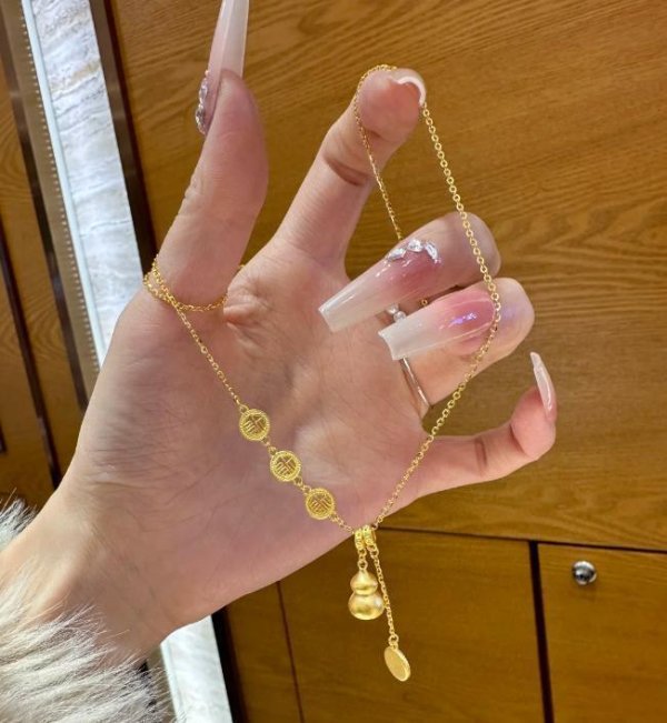 炮声一响，黄金没涨反跌，“乱世黄金”的百年定律突然失灵了？
