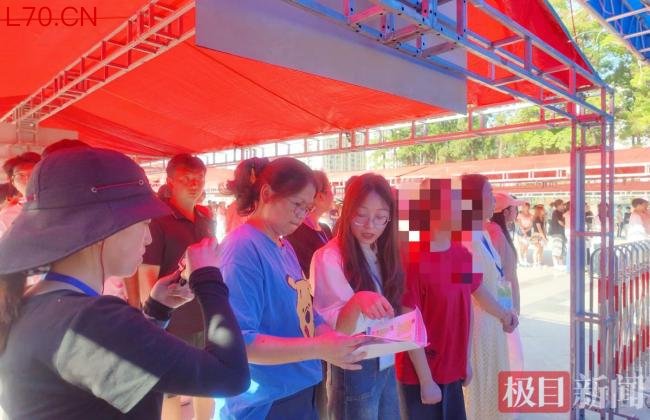 这名考生高考每科可增加30%作答时间 脑瘫女孩的特殊关怀